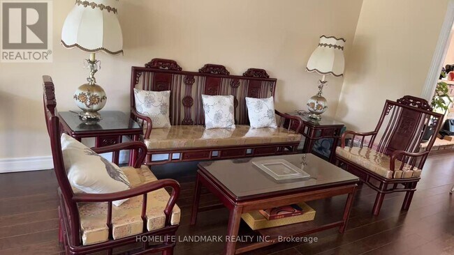 Building Photo - 37 Allangrove Crescent