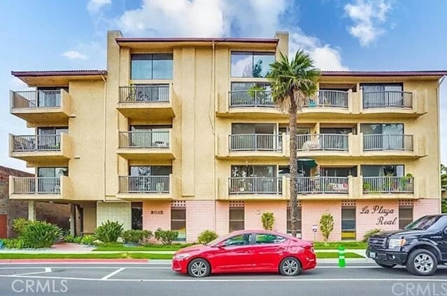 Foto principal - 2015 E Broadway