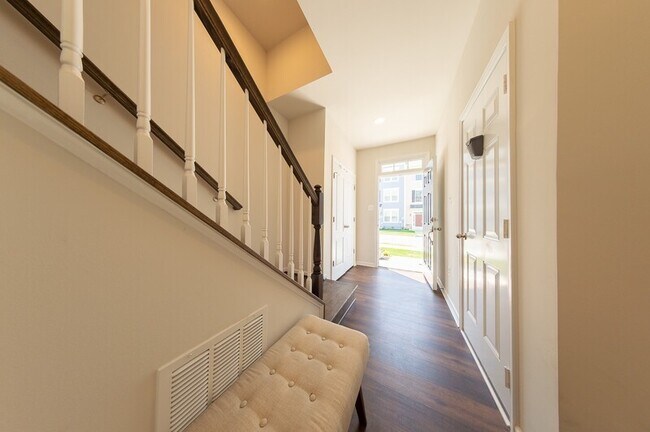 Building Photo - 309 Spring Bank Way