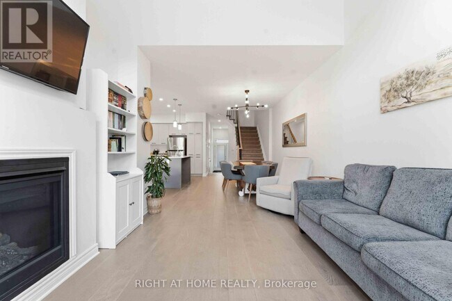 Photo du bâtiment - 695 Capricorn Cir