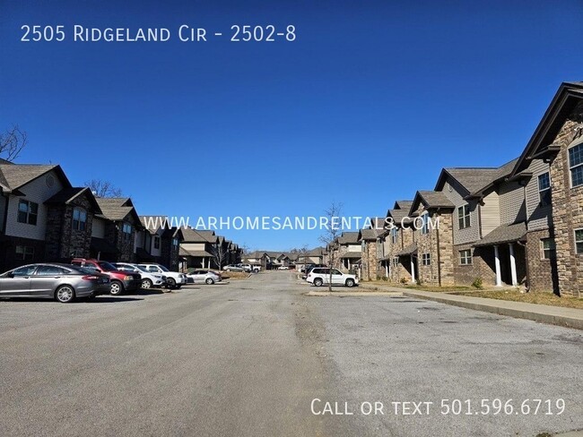 Building Photo - 2505 Ridgeland Cir - 2502-8 | $1295 | 3 be...