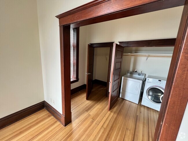 202 laundry room and closet - 131 S Vine St