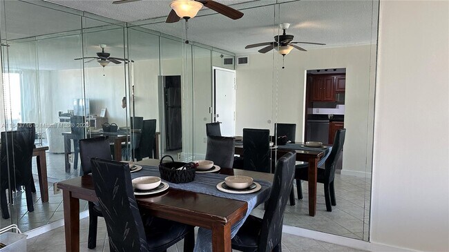 Foto del edificio - 2851 NE 183rd St