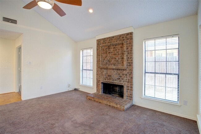 Building Photo - 10702 Tall Oak Dr