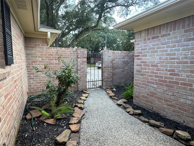 Foto del edificio - 5435 Mossy Timbers Dr