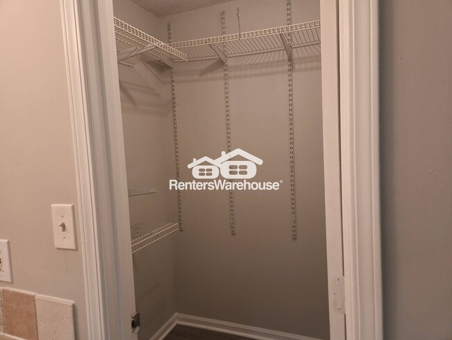 Building Photo - 4891 Jenny Dr