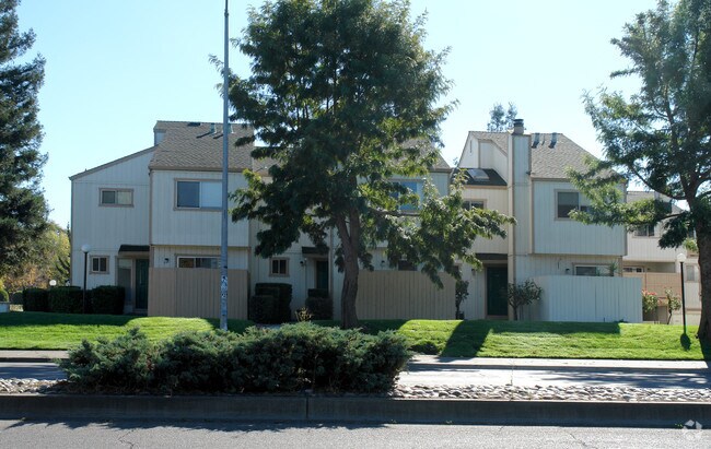 Foto del edificio - Camino Colegio Estates