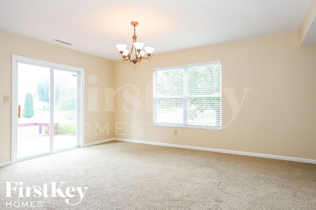 Foto del edificio - 7228 Village Oaks Dr