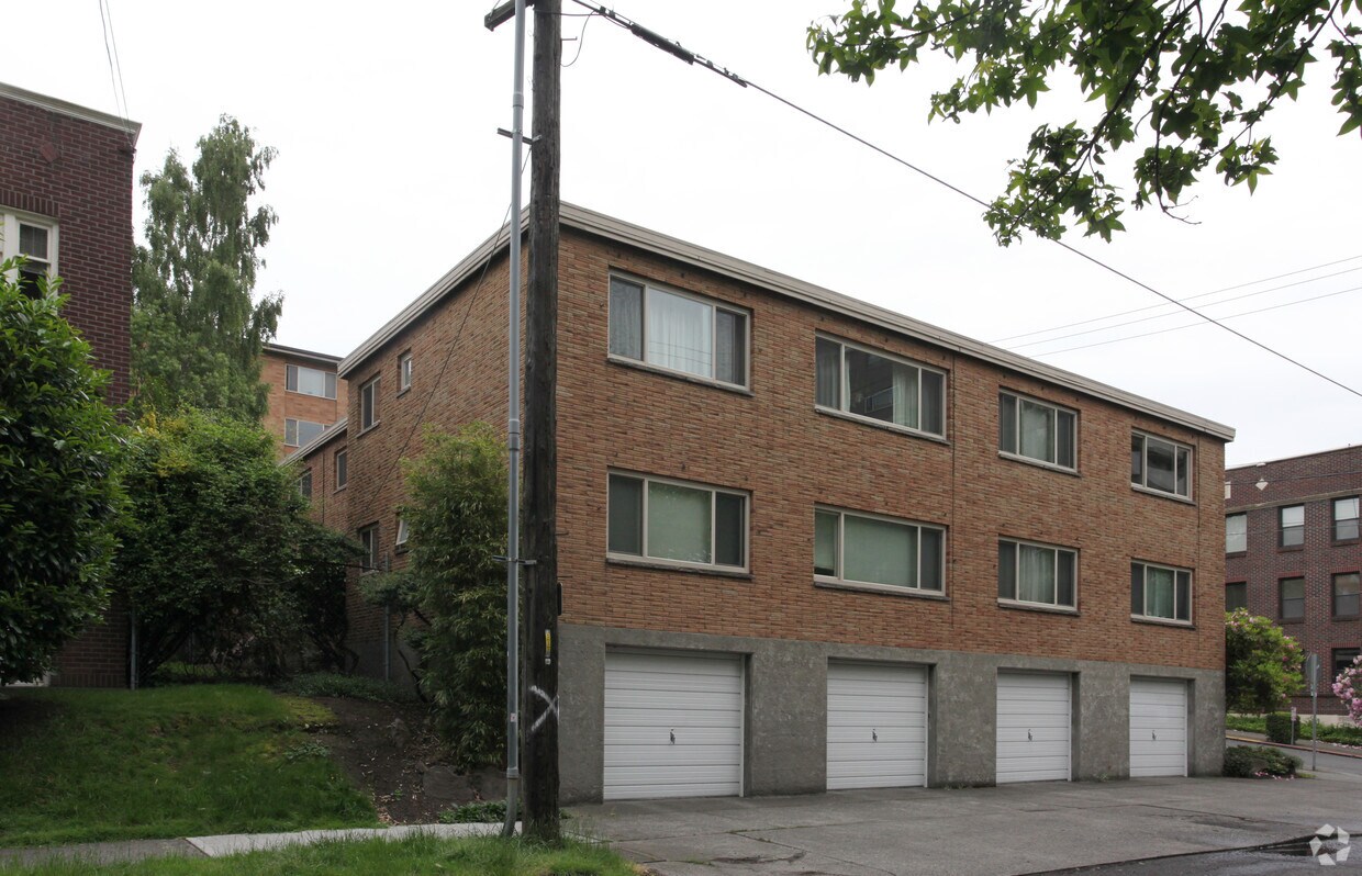 Building Photo - 600 Belmont Ave E