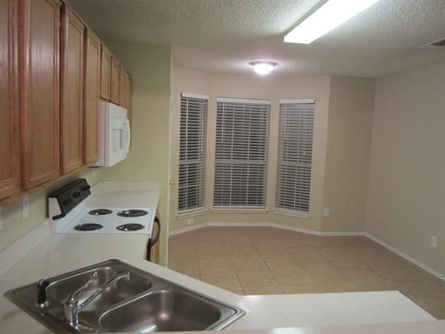 Building Photo - 2358 Kelton St