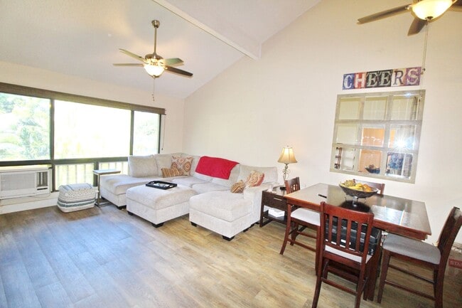 Foto del edificio - Haleakala Gardens – Top-Floor Furnished 2BR/2BA -A Couple Blocks from the Beach