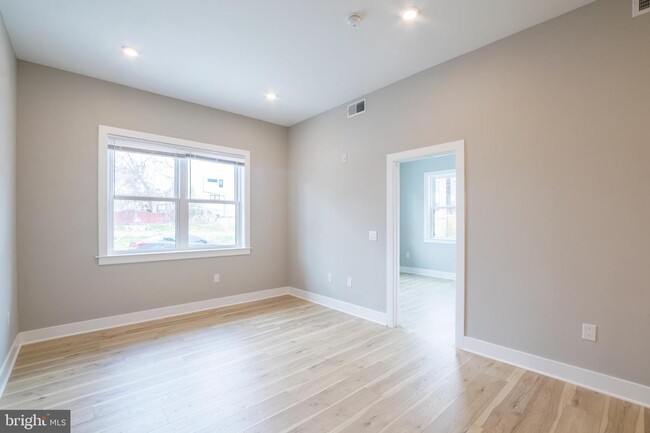 Foto del edificio - 2621 W Jefferson St