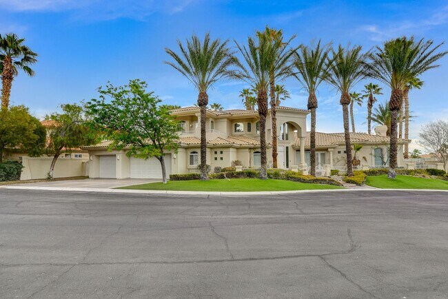 Building Photo - 4 BEDROOM UPGRADED HOME LOCATED IN GUARD G...