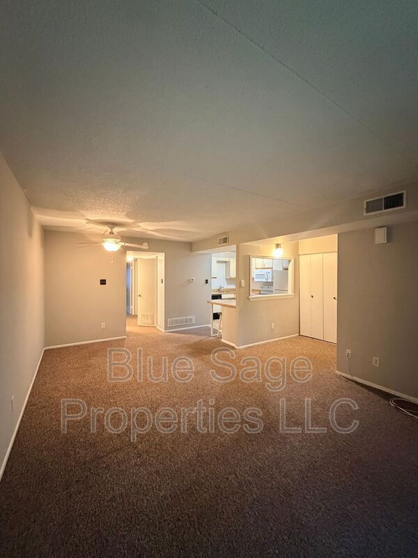 Building Photo - 768 Putnam Blvd
