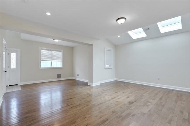 Building Photo - 741 9th St