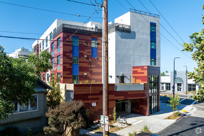 Building Photo - TheShattuck