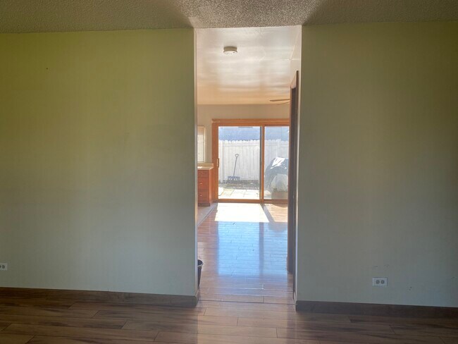 Foto del edificio - 1125 Court G