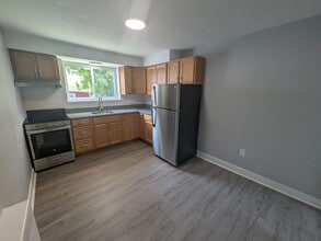 Building Photo - 15-25-25 Forrest Dr