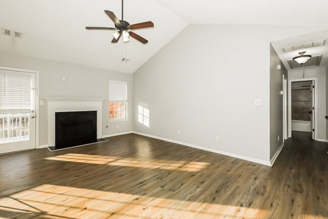 Building Photo - 200 River View Ct