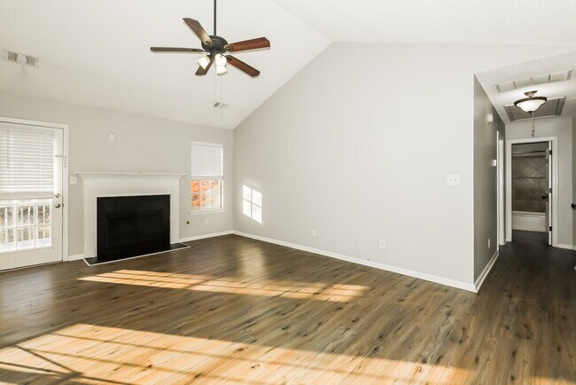 Foto del edificio - 200 River View Ct