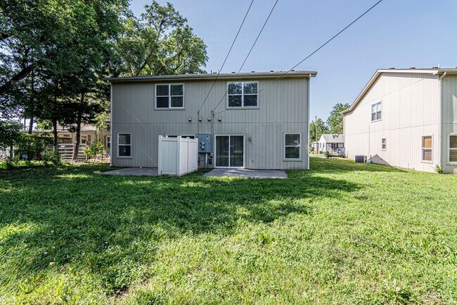 Foto del edificio - Please View 3D Virtual Walk-Through Before Scheduling a Showing