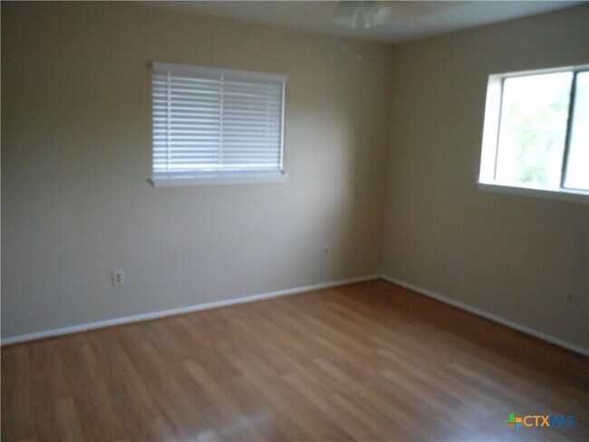 Foto del edificio - 333 Briarwood Dr