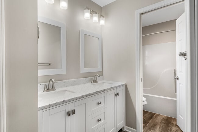 Building Photo - 194 Clyde Ave