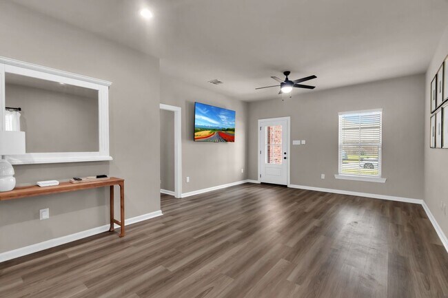 Building Photo - 201 Resthaven Wy