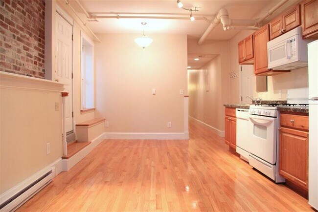 Foto del edificio - 878 Massachusetts Ave