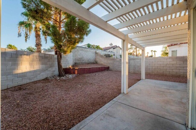 Foto del edificio - 6617 Lund Dr