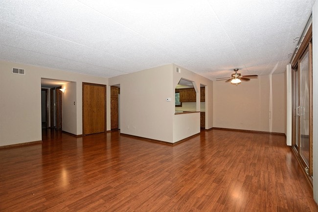 Building Photo - 14521 S Ravinia Ave