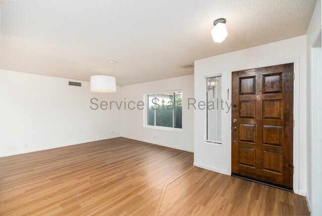 Building Photo - 4316 E Blanche Dr