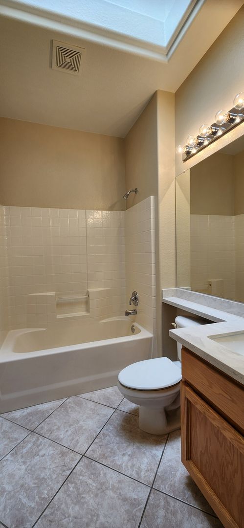Foto del edificio - FRESHLY PAINTED 2 Bedroom Patio Home in Ag...