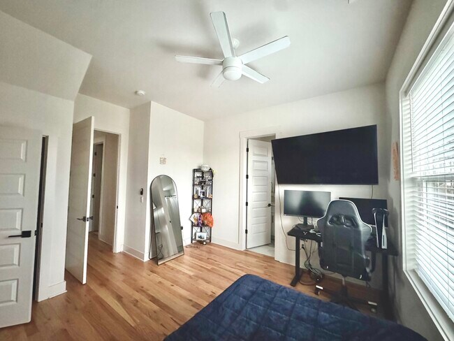 Foto del edificio - 411 McAdoo Ave