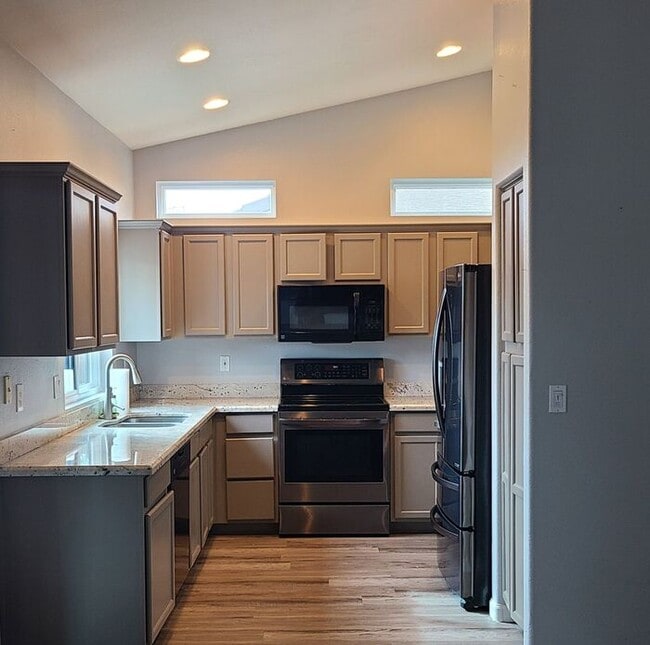 Building Photo - 17407 N Larkspur Ln