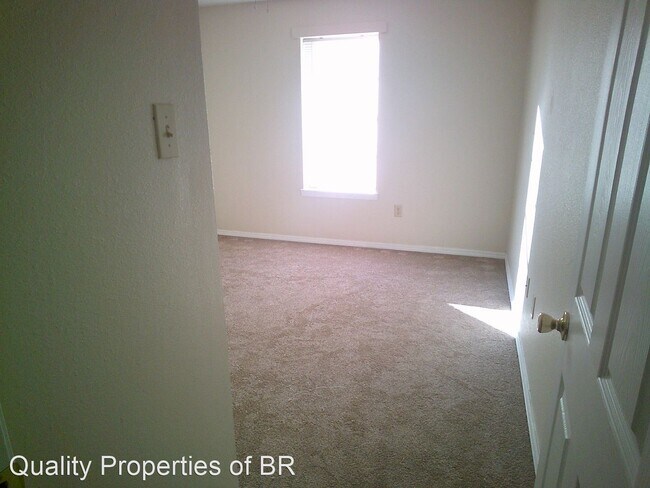Building Photo - 2 br, 1 bath House - 2331 Elm Park Dr