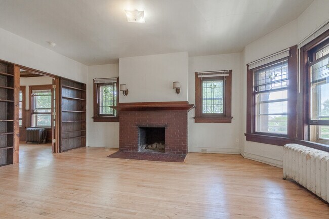 Building Photo - 148 E Gorham St