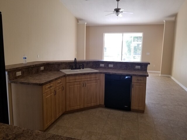 Foto del edificio - *Annual* Spacious 4 Bedroom, 2.5 Bath!
