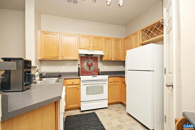 Foto del edificio - 300 Riverbend Dr