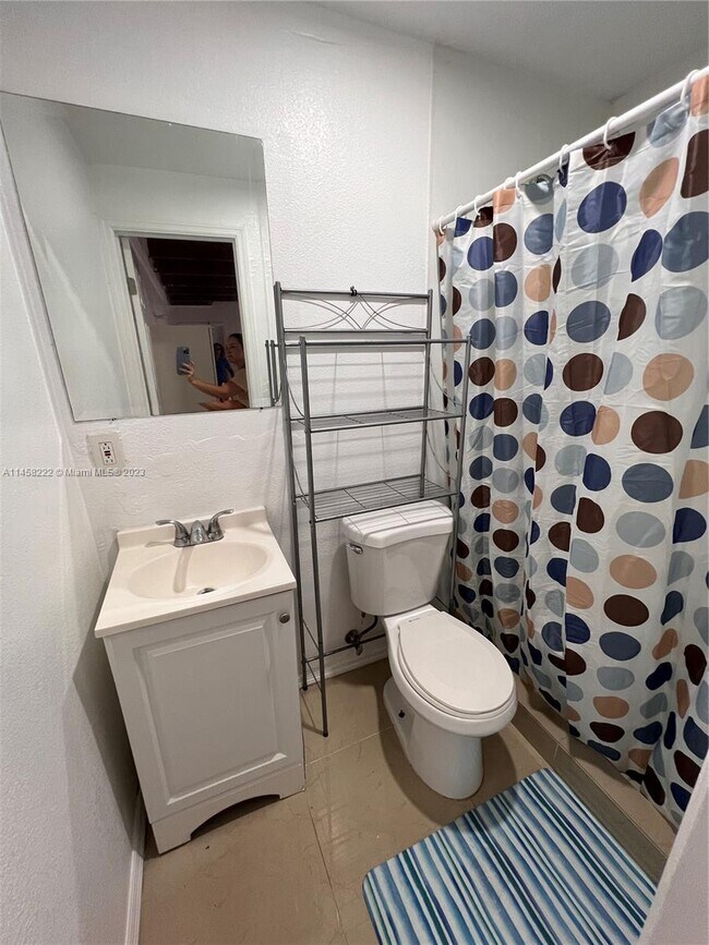 Foto del edificio - 1852 NW 56th St