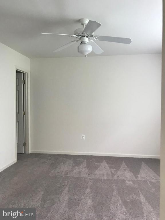 Foto del edificio - 206 Merrill Ct