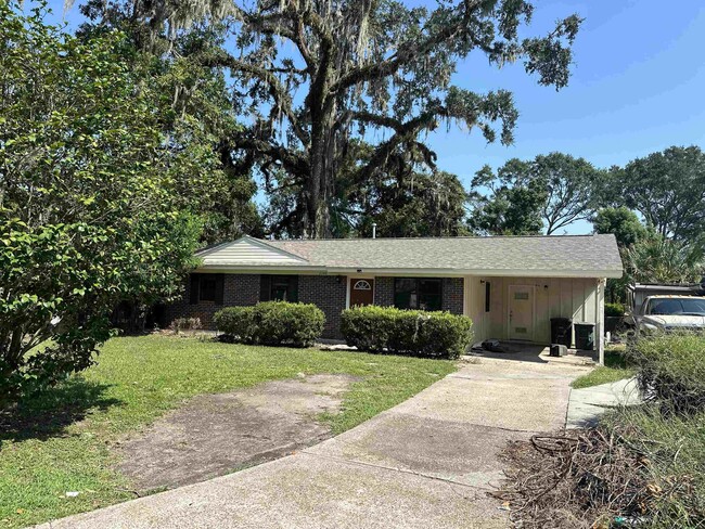 Building Photo - 2348 Yorkshire Dr