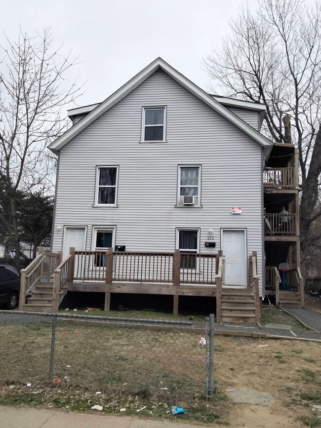 Building Photo - 212 Martin St