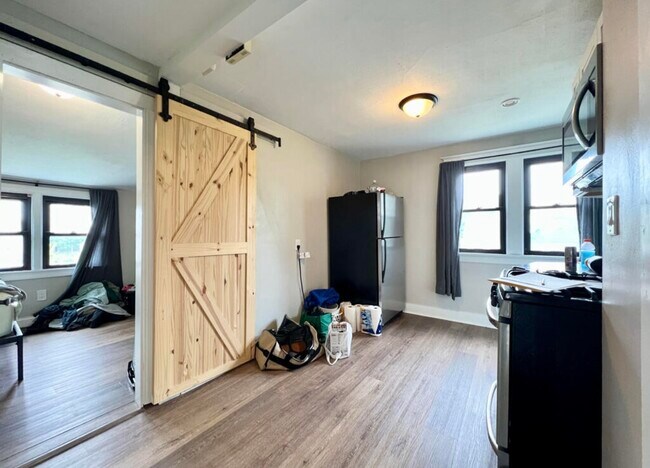 Foto del edificio - 437 S 73rd St