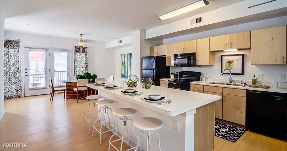 Foto principal - 278 E Mitchell St