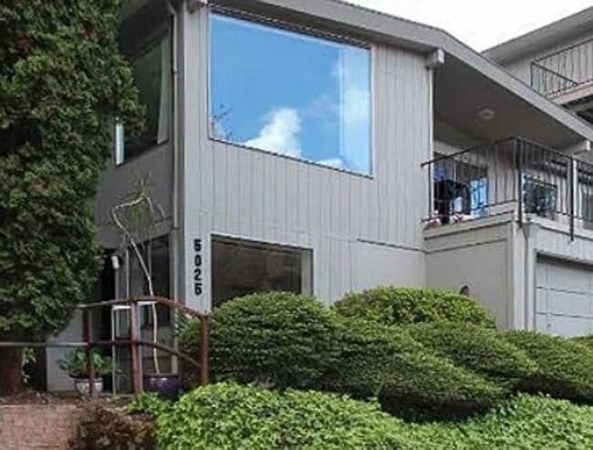 Building Photo - Spacious ground level 1br/1ba Apt with attached garage and washer/dryer in unit