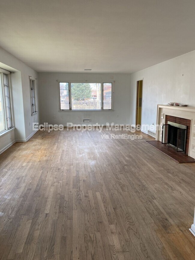 Building Photo - 102 Poncha Ave