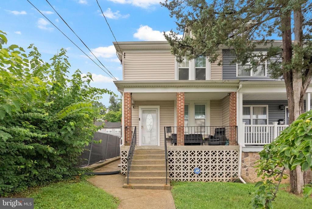 Foto principal - 1817 Marion Barry Ave SE