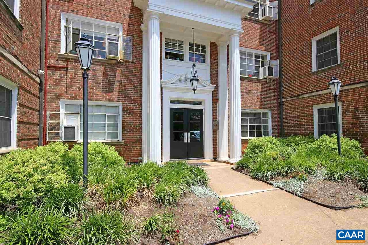 Primary Photo - 32 UNIVERSITY Cir