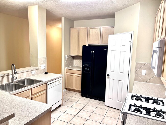 Foto del edificio - 5301 Carefree Dr